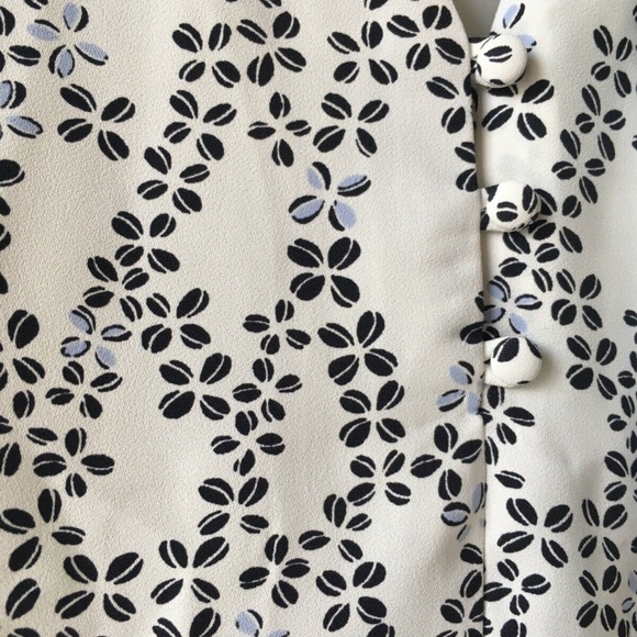 Ann Taylor Trellis Flower Tie Neck Button Shell - Picture 5 of 7